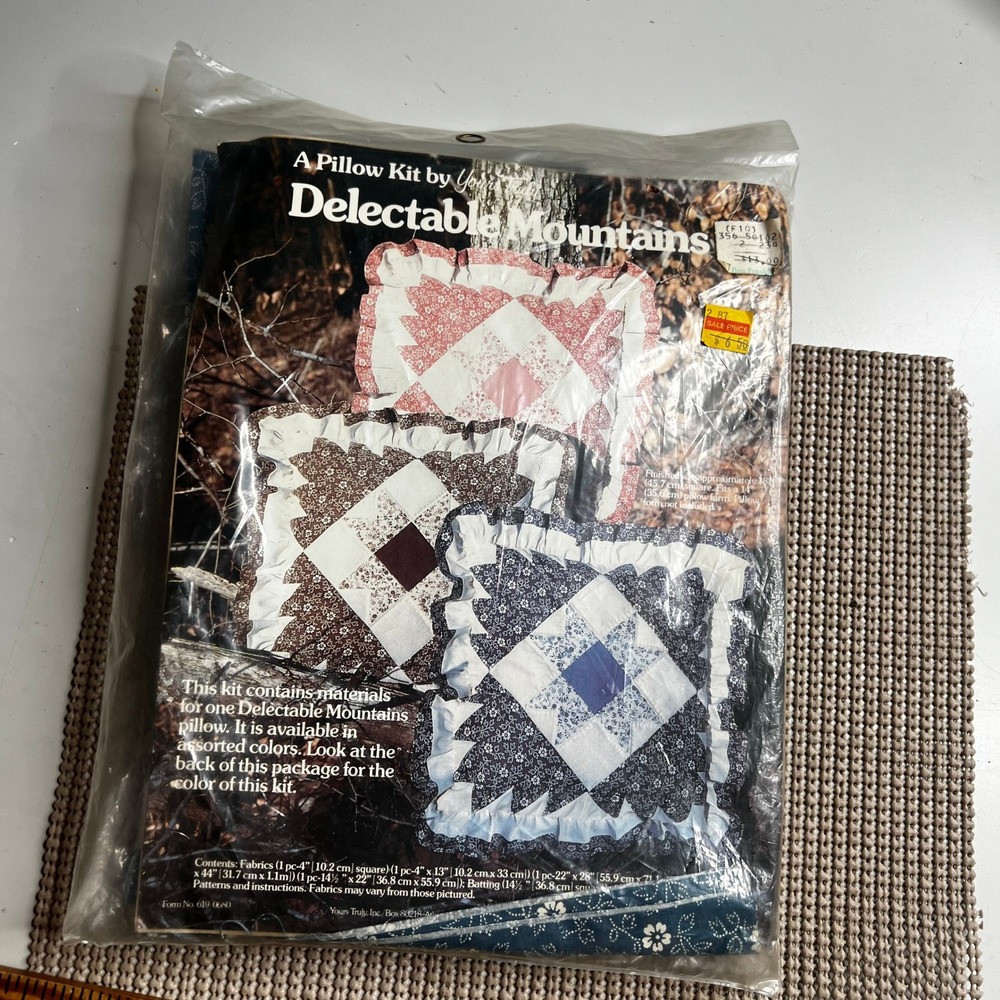Vintage Yours Truly Delectable Mountains Pillow Kit Blue White Floral Patchwork